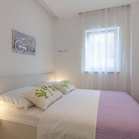 Olive Tree Apartments โปดสตรานา ภายนอก รูปภาพ