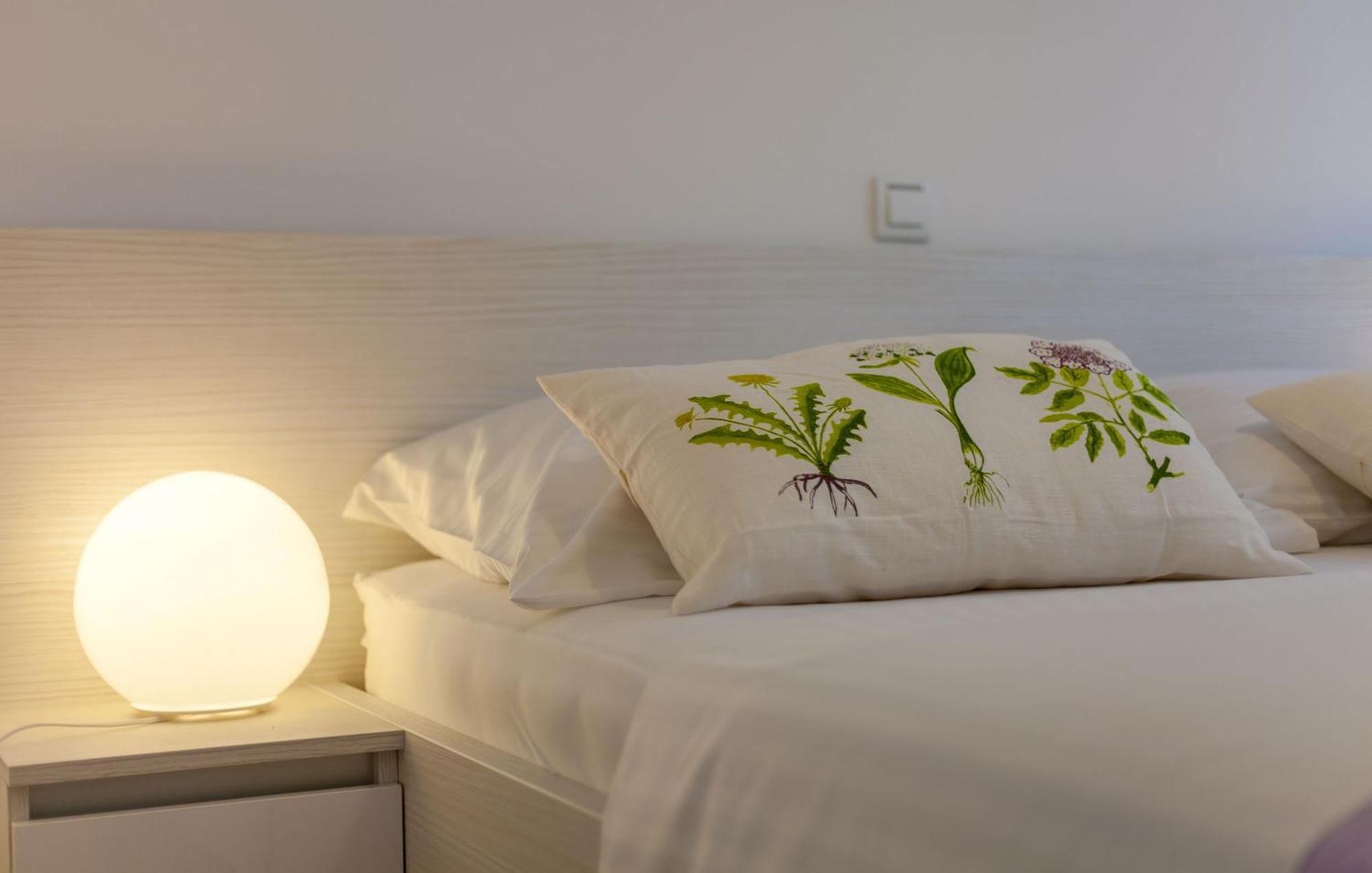 Olive Tree Apartments โปดสตรานา ภายนอก รูปภาพ