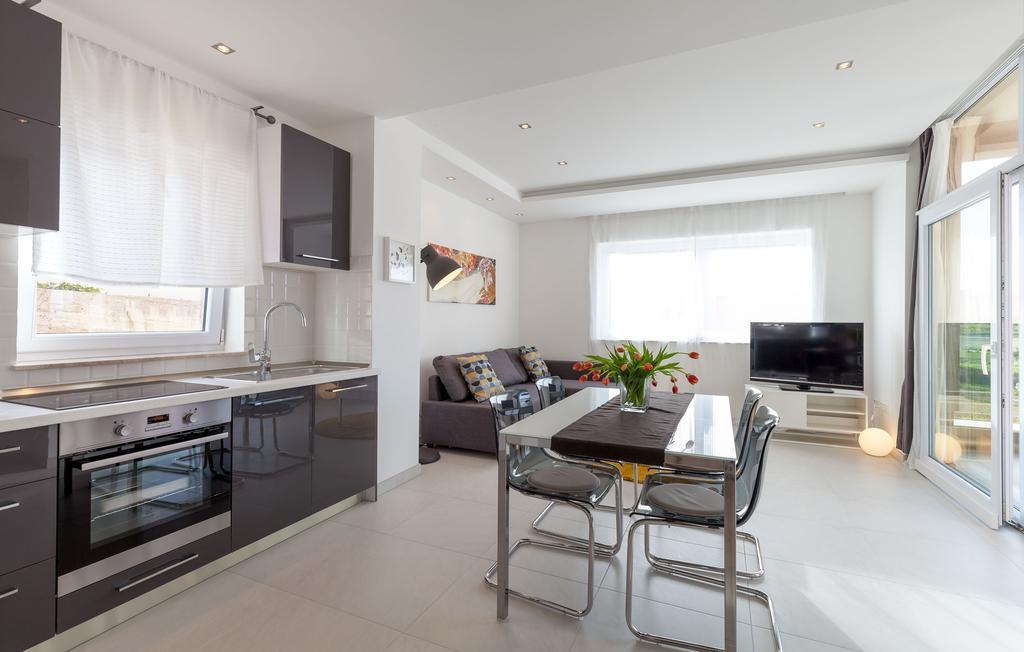 Olive Tree Apartments โปดสตรานา ภายนอก รูปภาพ