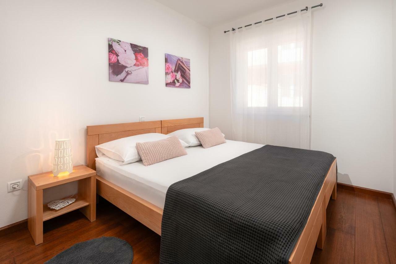Olive Tree Apartments โปดสตรานา ภายนอก รูปภาพ