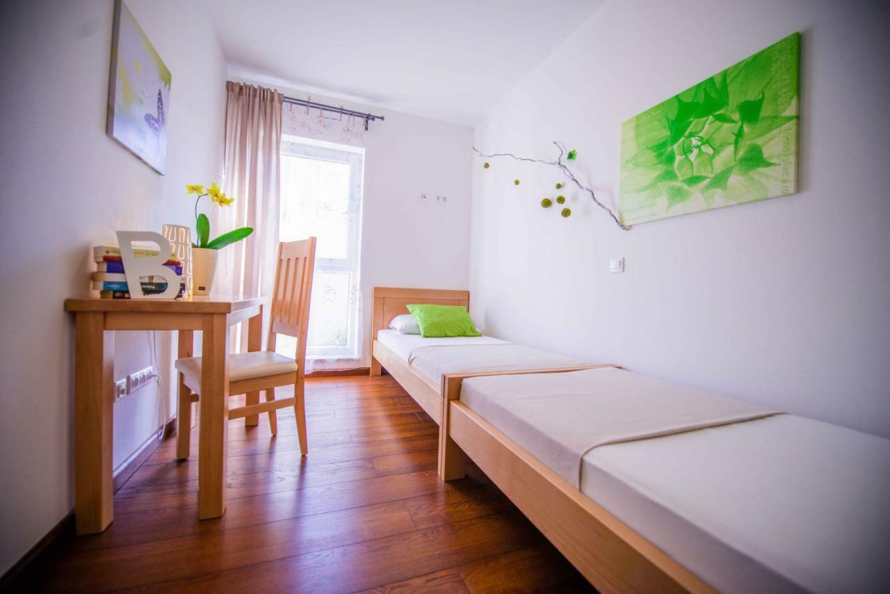 Olive Tree Apartments โปดสตรานา ภายนอก รูปภาพ