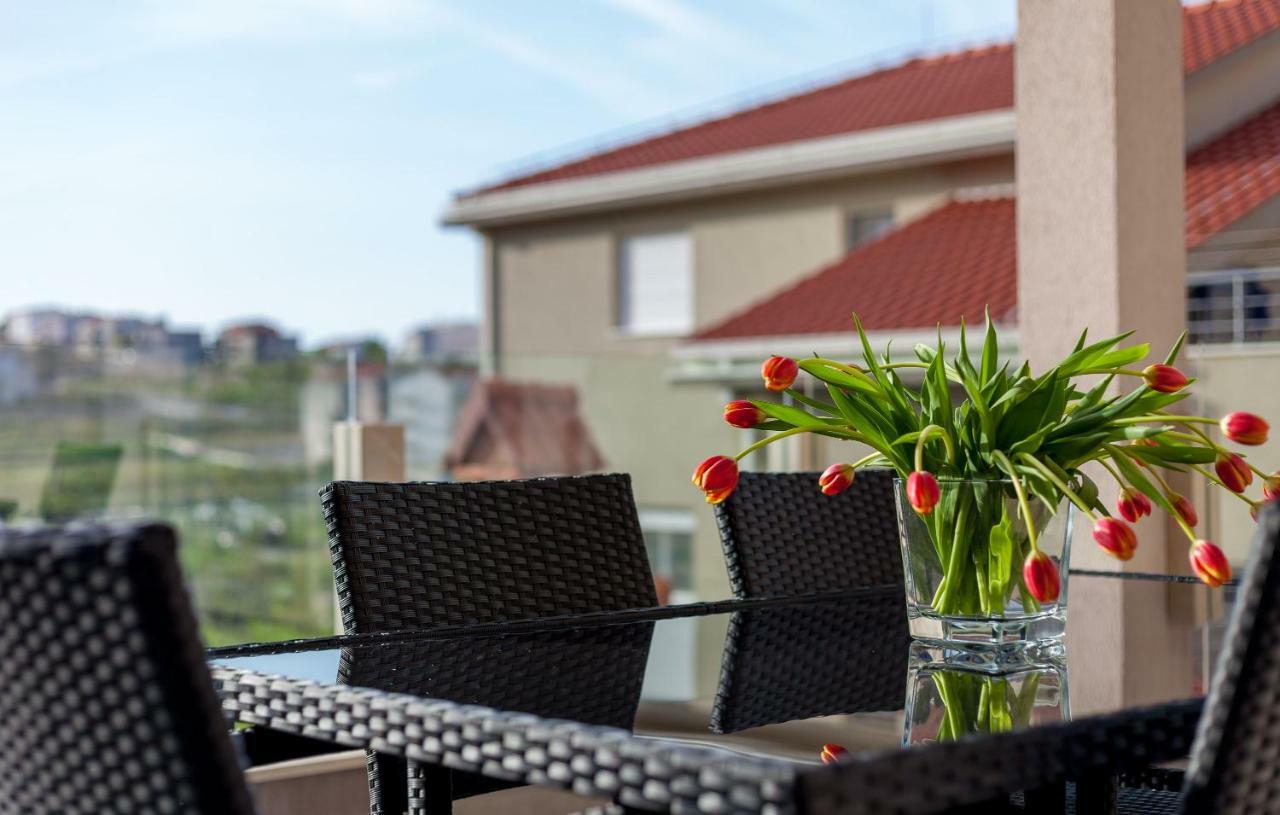 Olive Tree Apartments โปดสตรานา ภายนอก รูปภาพ